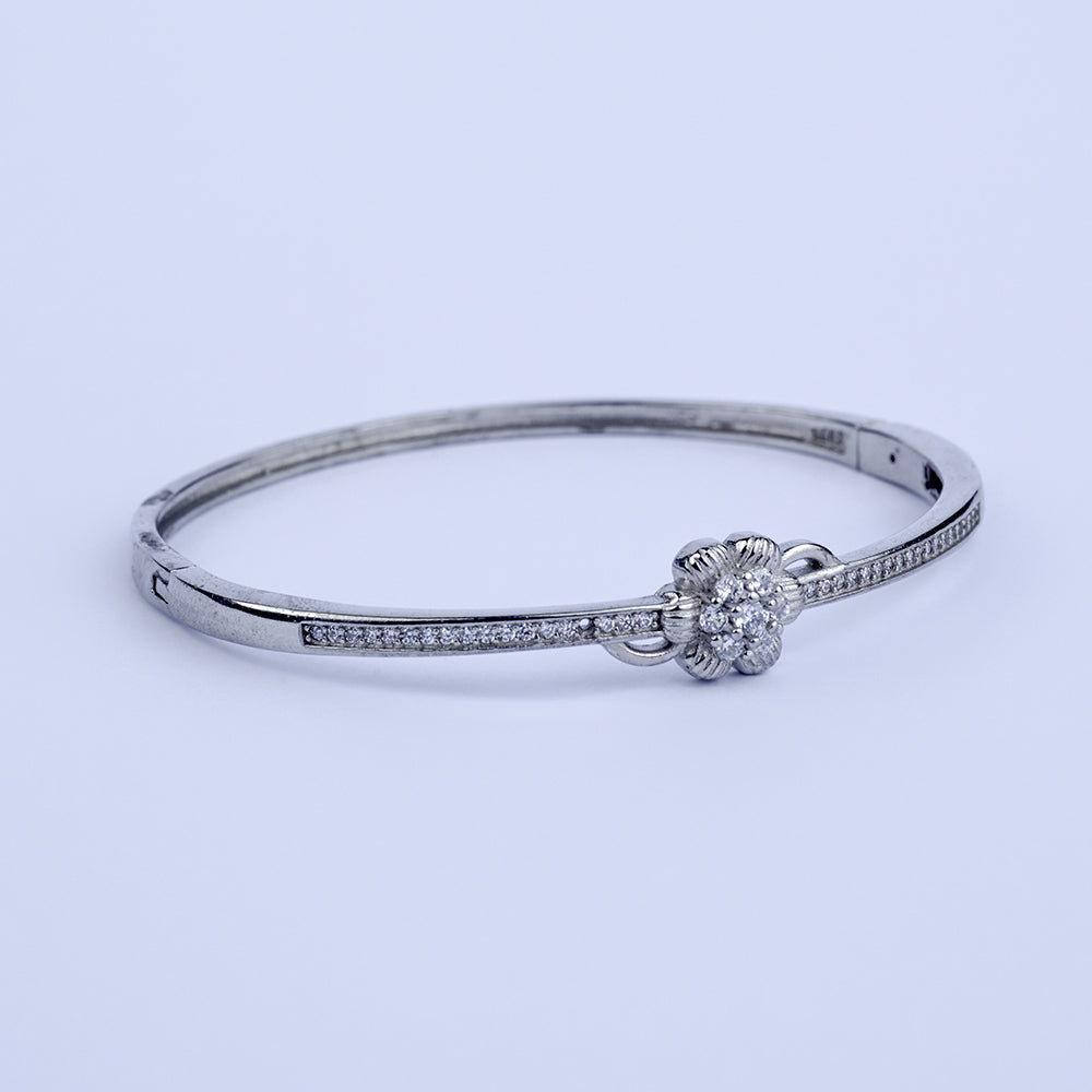 Delicate Diamond With Flower Bracelet
